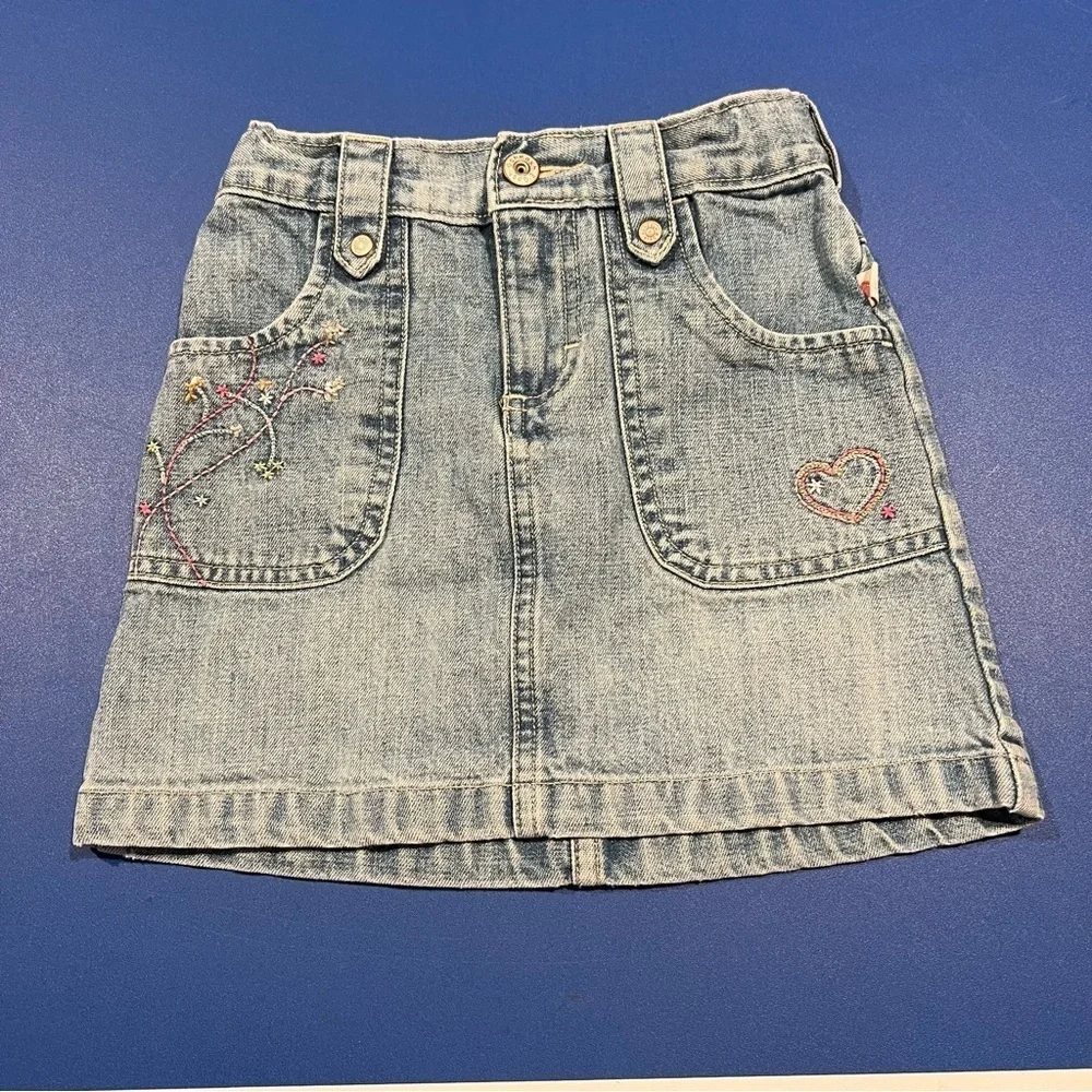Oshkosh B'gosh Girls Denim Heart Floral Embroidered Skirt Size 4